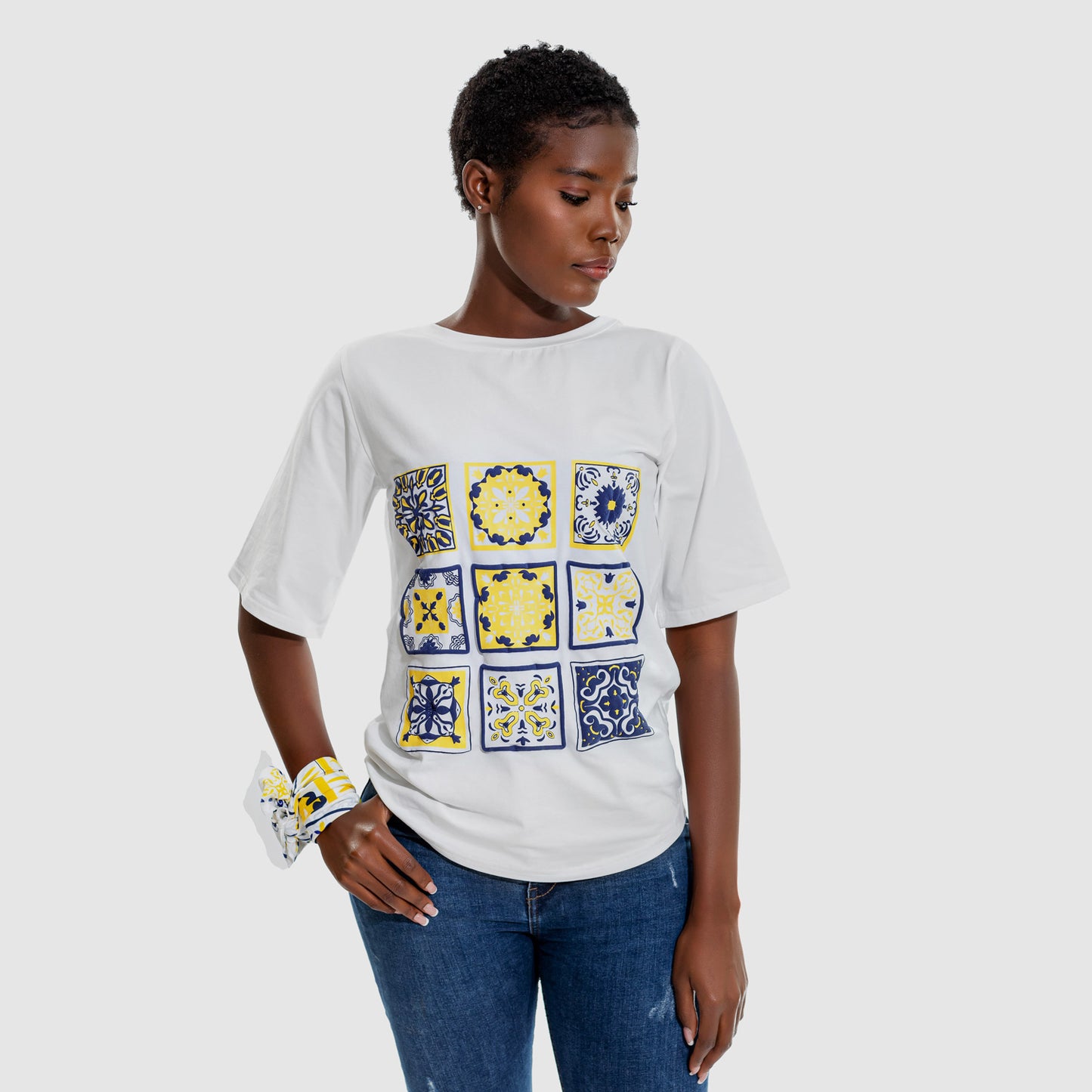 Mudejar tiles, white T-shirt, Tee, screen printing, lose tee, relaxed fit, beautiful shirt, woman, blue and yellow print